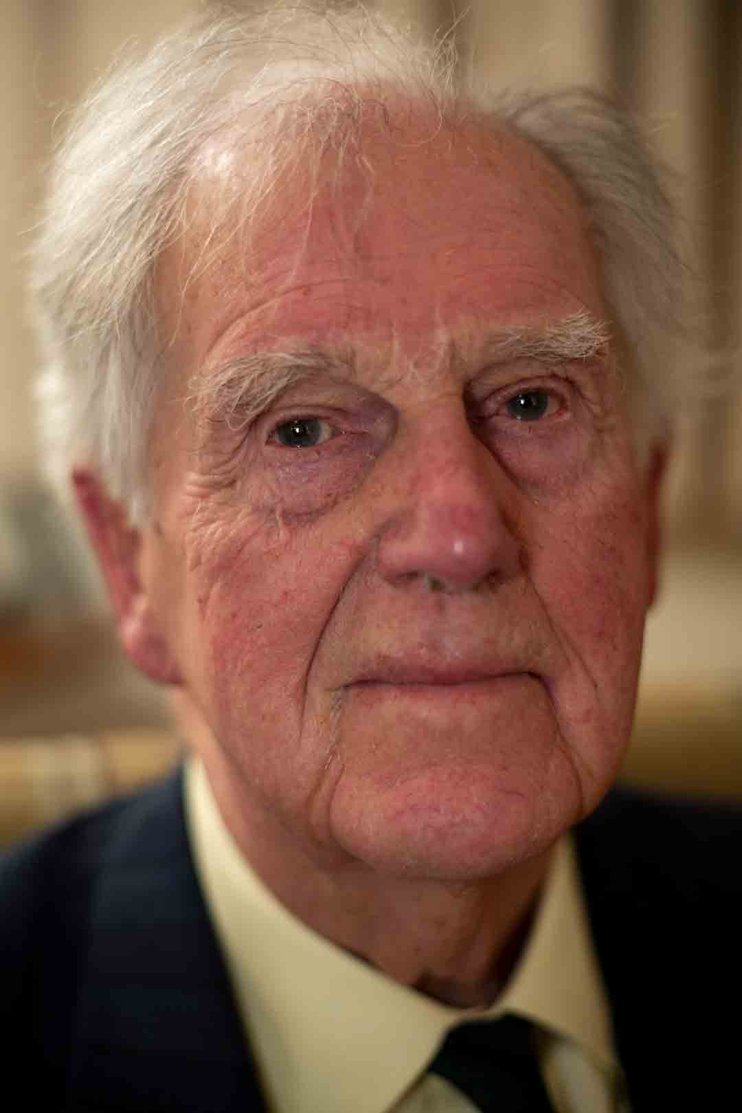 Bob-Gill_portrait